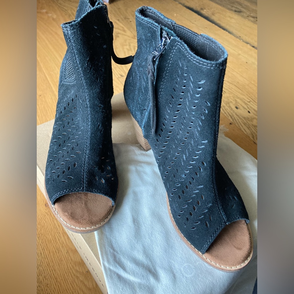 TOMS Booties - Picture 4 of 4